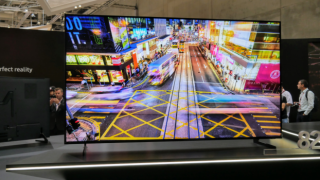 Samsung QLED TV modelleri bir ilke imza attı