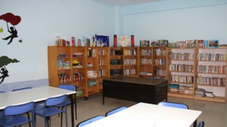 GÜ’lü öğrenciler köy okuluna kütüphane yaptı