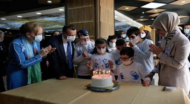 Vali Taşbilek özel gereksinimli öğrencilerle bir araya geldi